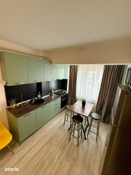 Apartament cu 3 camere decomandat în Cornișa