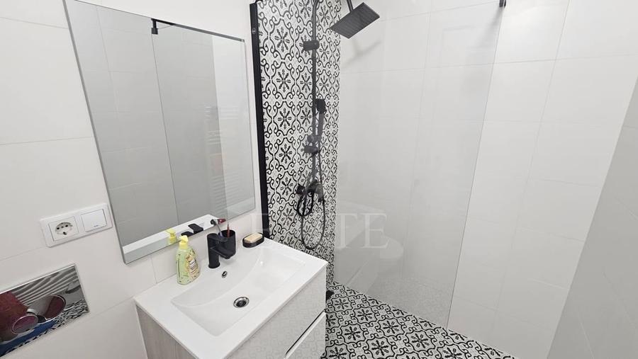 Apartament cu 2 camere decomandat, mobilat în Central