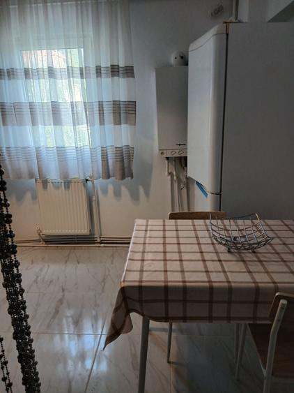Vand apartament 2 camere comanesti - 2