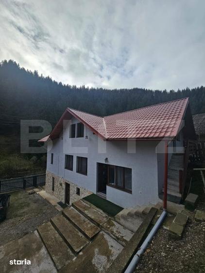 Casă cu 6 camere cu Teren 1565 Mp în Vadu Moților