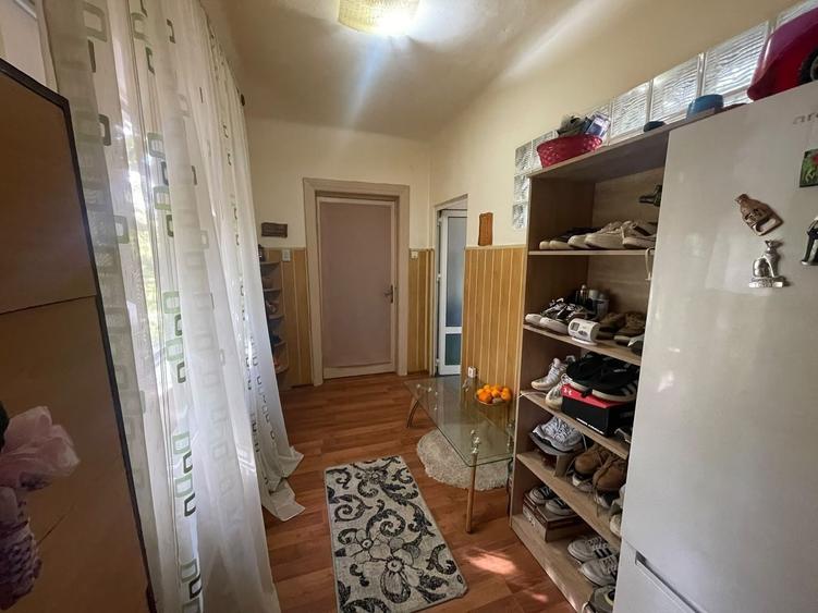 Apartament cu 4 camere semidecomandat, mobilat în Parcul Carol