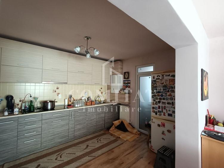 Apartament cu 2 camere semidecomandat, mobilat în Florești