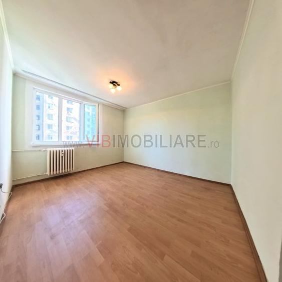 Apartament cu 3 camere semidecomandat în Drumul Taberei