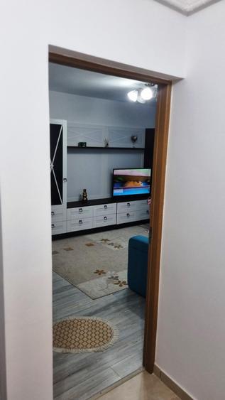 Apartament cu 2 camere decomandat, mobilat în Nicolina