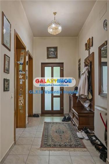 Casă cu 8 camere cu Teren 1900 Mp în Lacul Tei
