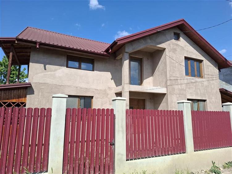 Casă individuală cu 4 camere cu Teren 400 Mp în Câmpineanca