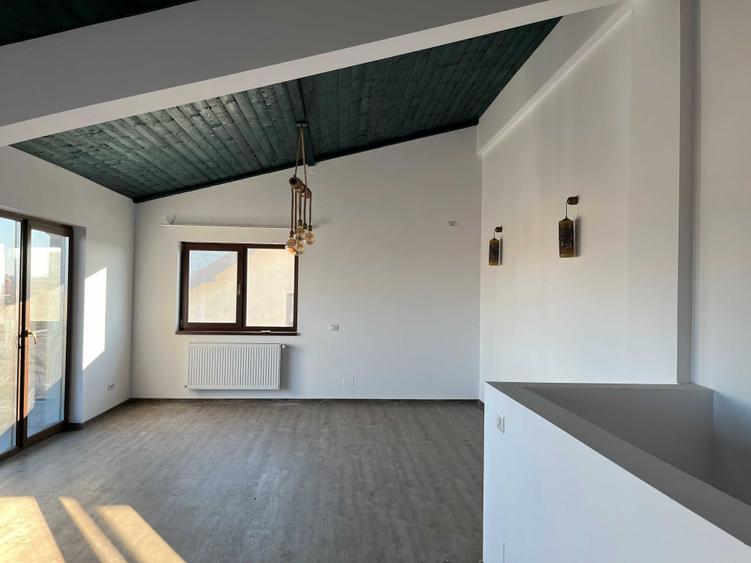 Casă cu 4 camere cu Teren 200 Mp în Central