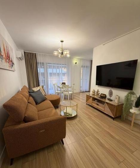 Apartament cu 3 camere semidecomandat, mobilat în Pipera