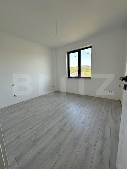 Apartament cu 3 camere decomandat în Est