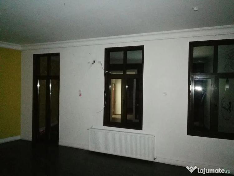 Spațiu comercial, de 330 mp, în P-ța Rosetti