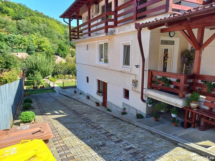 Casă cu 8 camere cu Teren 731 Mp în Mediaș