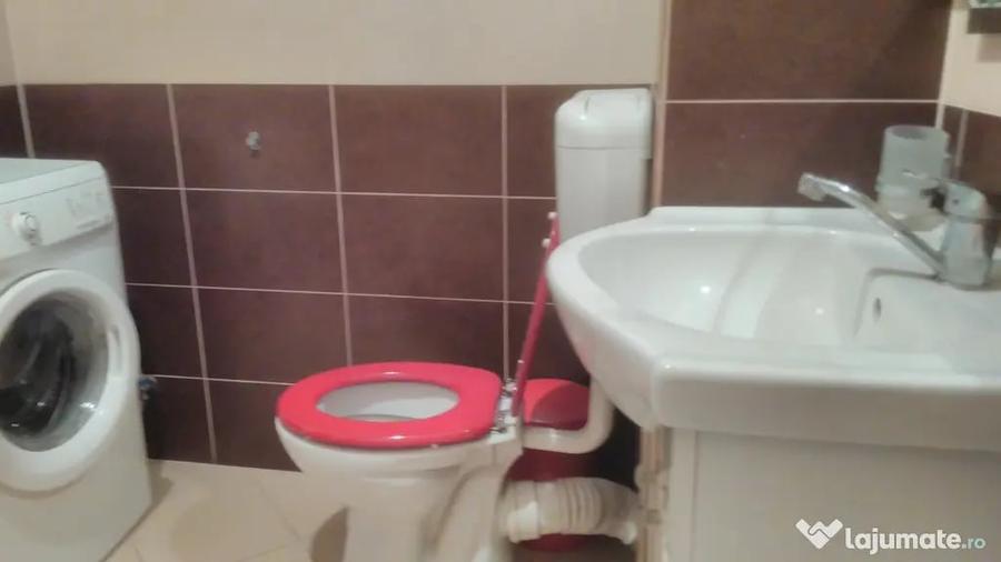 Apartament cu 2 camere semidecomandat în Berceni