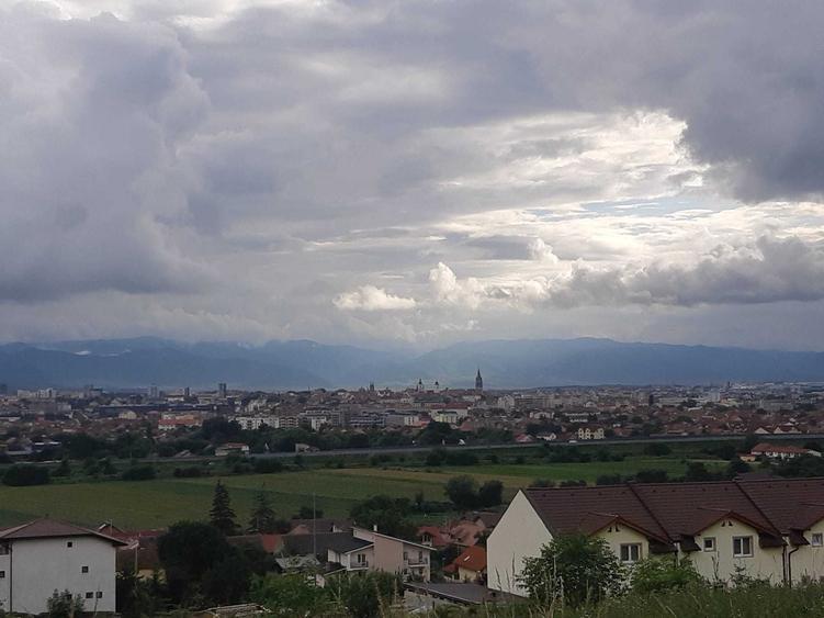 Teren de 10400 mp, în Lazaret