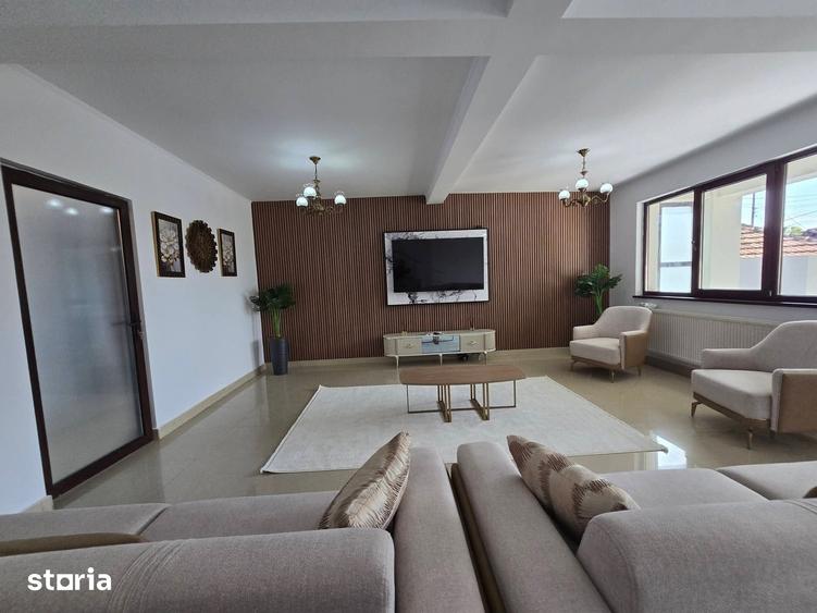Casă cu 6 camere cu Teren 400 Mp în Nord
