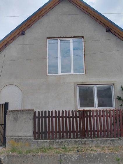 Casă cu 4 camere în Husasău de Criș
