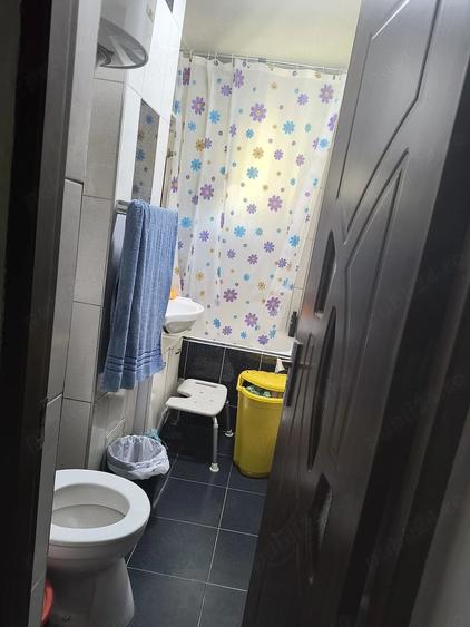 Apartament cu 3 camere semidecomandat în Micro 5
