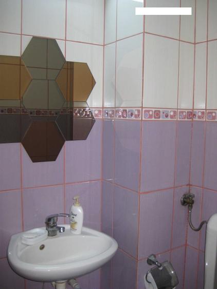 Apartament cu 3 camere semidecomandat în Brâncoveanu