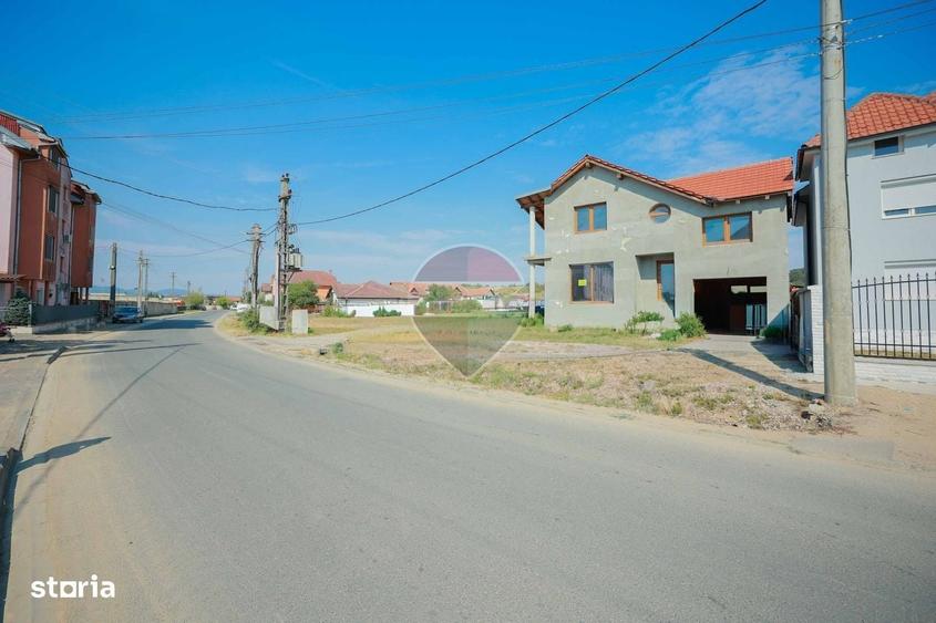 Casă cu 4 camere cu Teren 161 Mp în Central