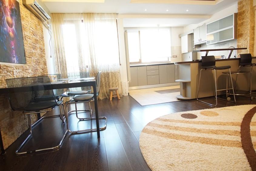Apartament cu 2 camere semidecomandat, mobilat în Timpuri Noi