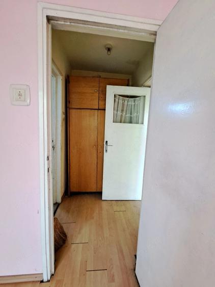 Apartament cu 3 camere semidecomandat în Funcționarilor