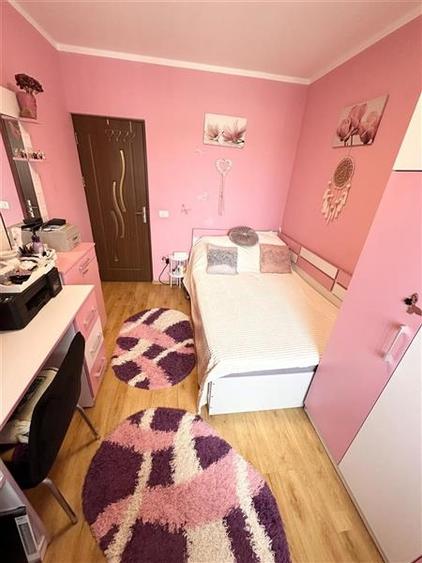 Apartament cu 3 camere semidecomandat, mobilat în Inel I