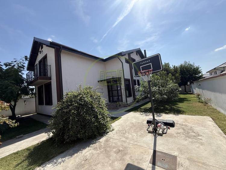 Casă individuală cu 5 camere cu Canalizare în Cârcea