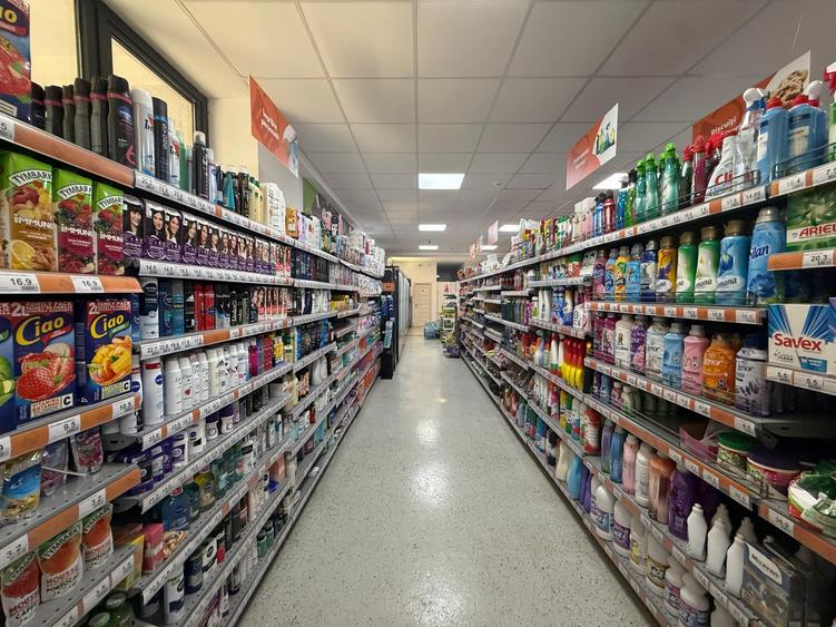 Spațiu comercial, de 204.30000305176 mp, în Far