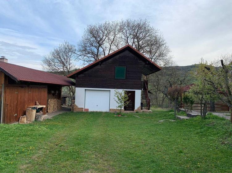 Casa - garaj - curte - 2