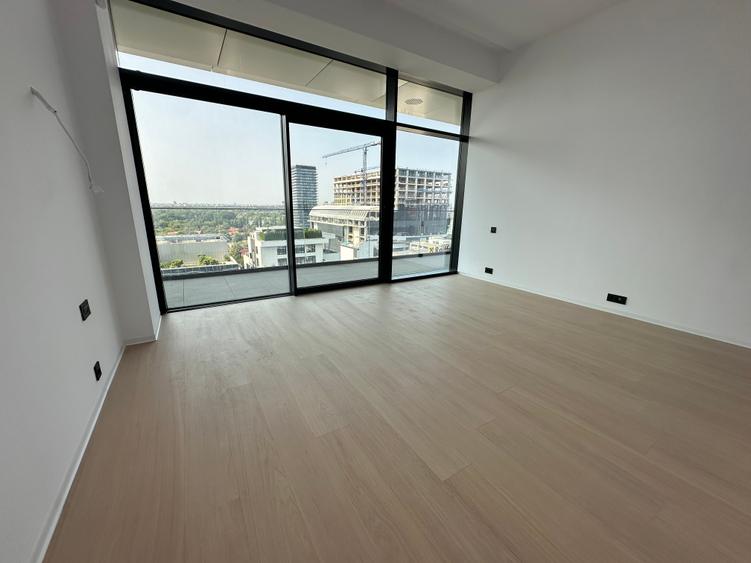 Apartament cu 4 camere semidecomandat în Floreasca