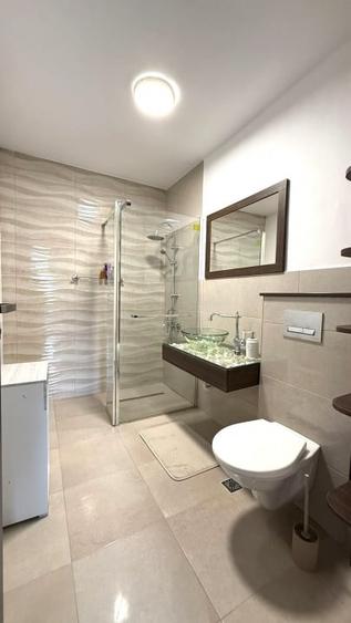 Apartament cu 3 camere semidecomandat în Florești