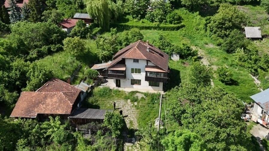 Casă individuală cu 5 camere cu Canalizare în Nord