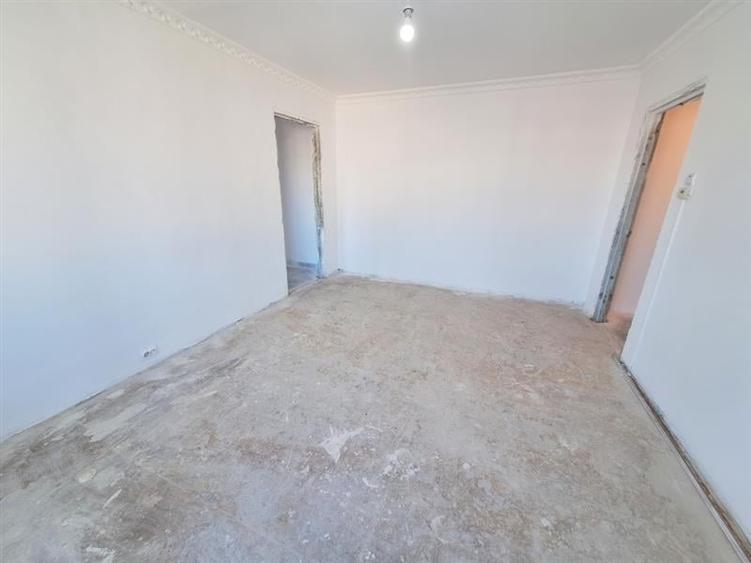 Apartament cu 2 camere semidecomandat în 9 Mai