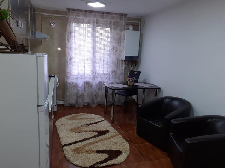 Garsonieră decomandată în Central