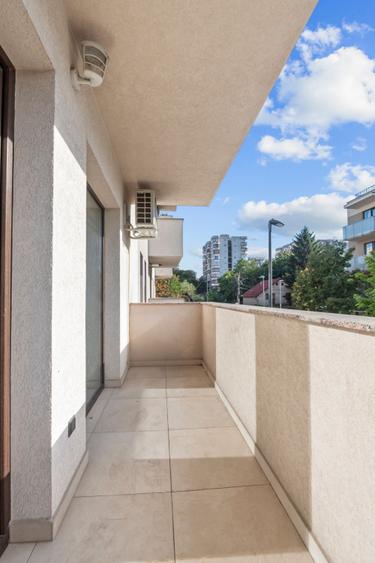 Apartament cu 3 camere decomandat în Sud