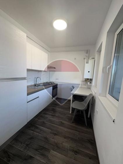 Apartament cu 2 camere decomandat, mobilat în Republicii