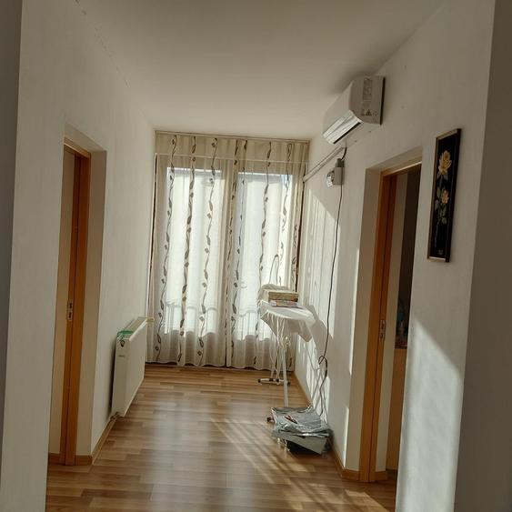 Casă cu 4 camere în Exterior Vest