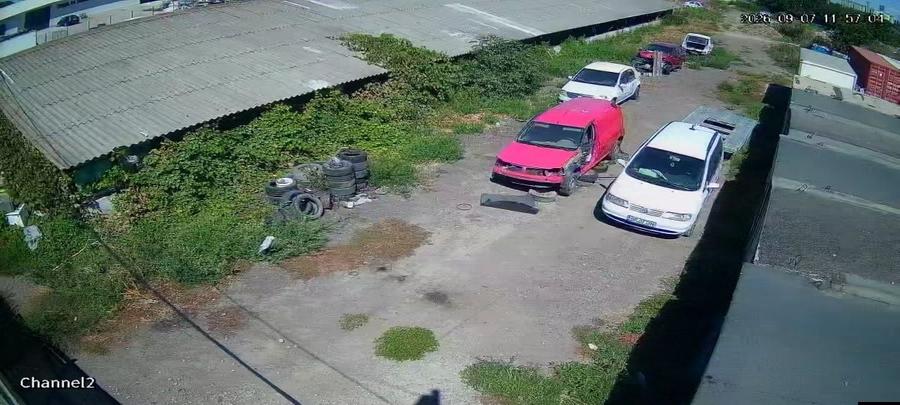 Vand sau inchiriez teren+hala 3200mp aproape de strada Focsani (Chercea)pret 155000 - 8