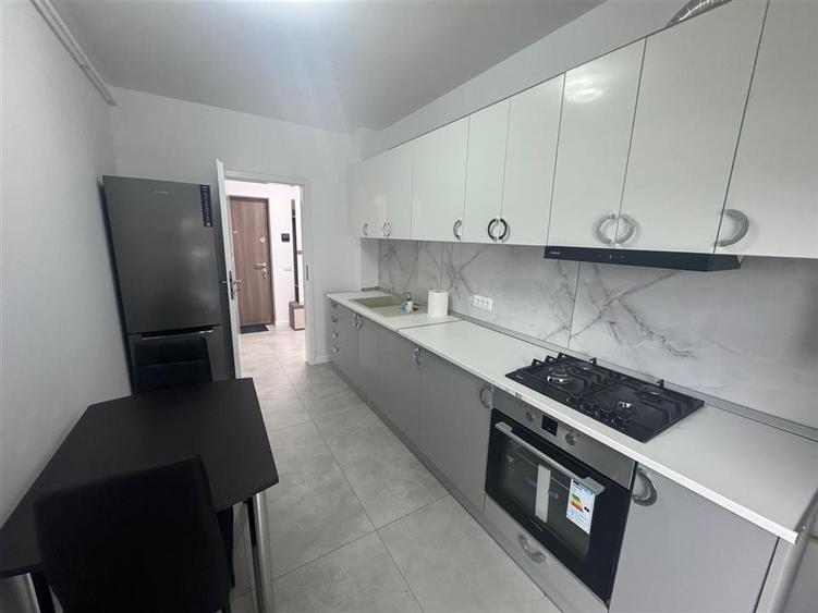 Apartament cu 2 camere decomandat, mobilat în Est