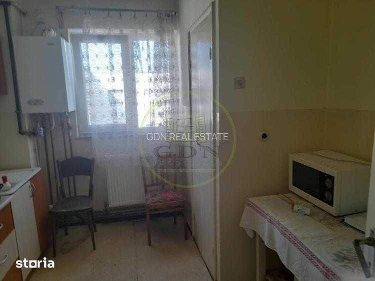 Apartament cu 3 camere decomandat în Titan