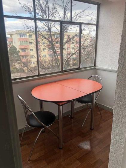 Apartament cu 3 camere decomandat în Exterior Vest