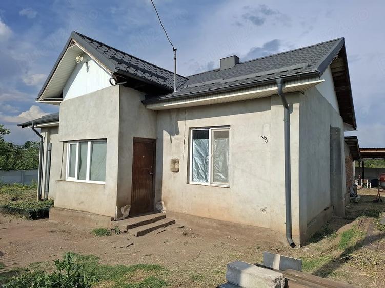 Casă cu Teren 4000 Mp în Redea
