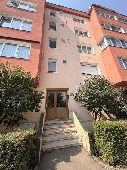 Apartament cu 2 camere decomandat în Craiter
