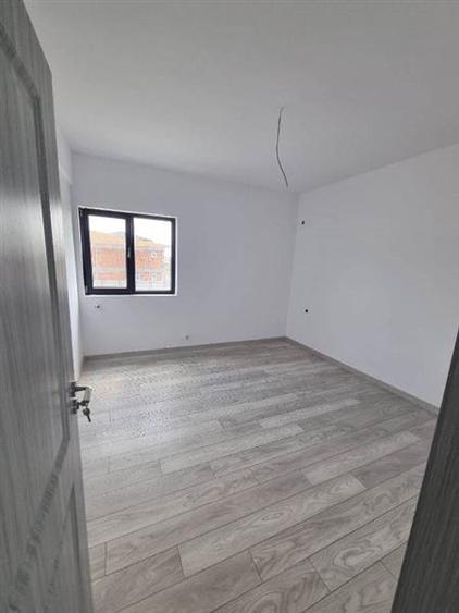 Casă cu 4 camere cu Teren 200 Mp în Prelungirea Ghencea
