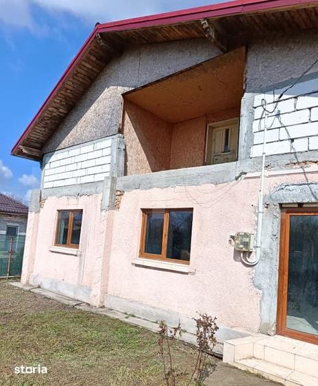 Casă cu 3 camere cu Teren 2522 Mp în Produlești