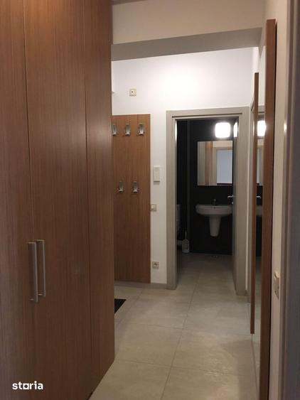 Apartament cu 2 camere, mobilat în Regie