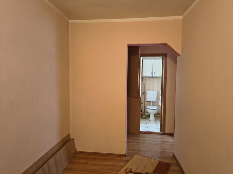 Apartament cu 2 camere semidecomandat, mobilat în Micro 5