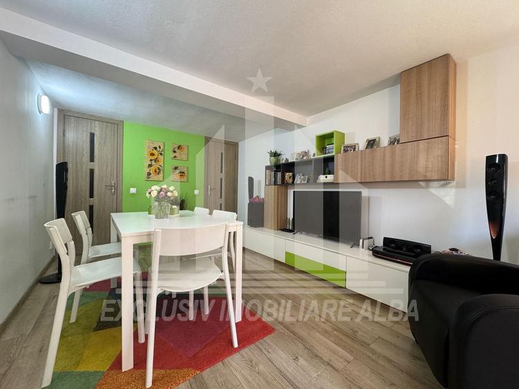 Apartament cu 3 camere decomandat, mobilat în Micești