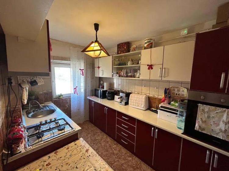 Apartament cu 3 camere decomandat, mobilat în Păcurari