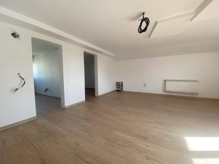 Casă cu 5 camere decomandat cu Teren 300 Mp în Valu lui Traian