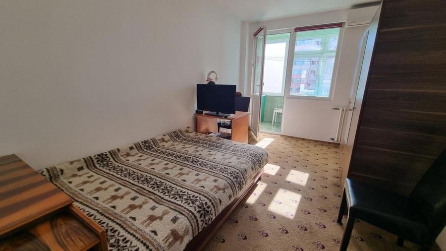 Apartament cu 3 camere semidecomandat în Ștefan cel Mare